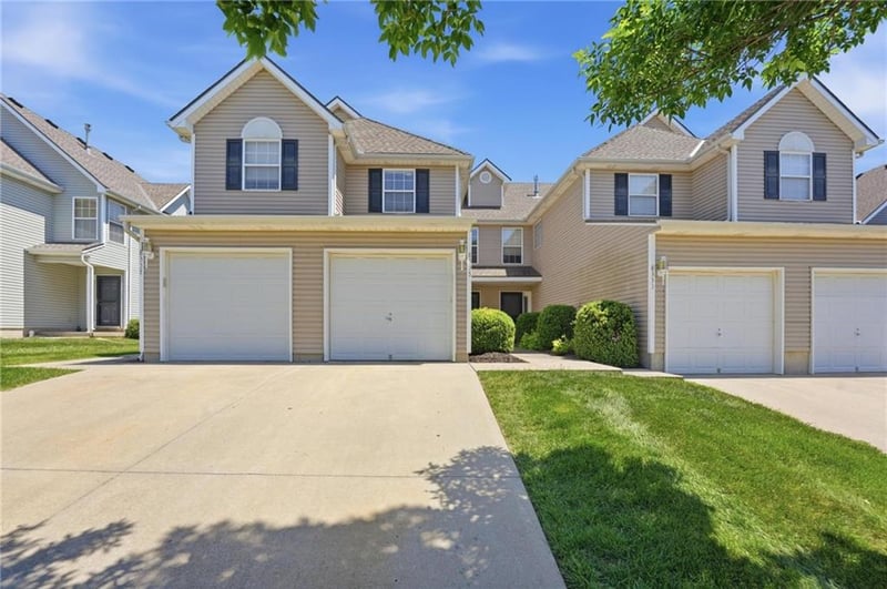 8335 Kensington Ave, Kansas City, MO 64119