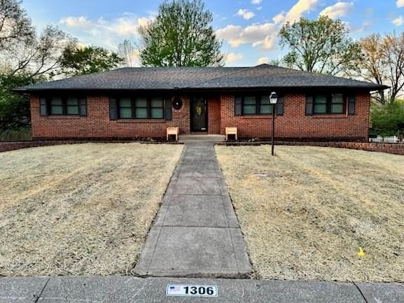 1306 77th St, Kansas City, MO 64118