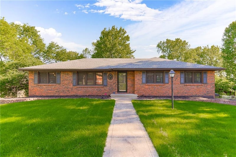 1306 77th St, Kansas City, MO 64118