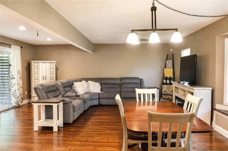 610 Lacy Ln, Belton, MO 64012