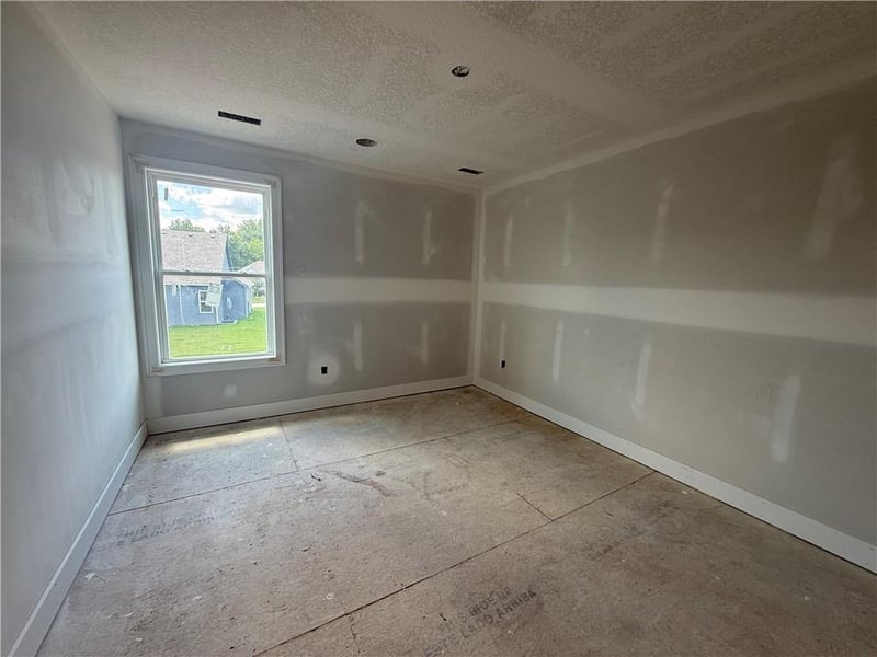 2340 Foxtail Dr, Kearney, MO 64060