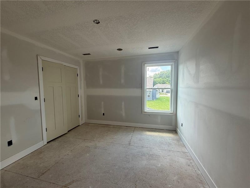 2340 Foxtail Dr, Kearney, MO 64060