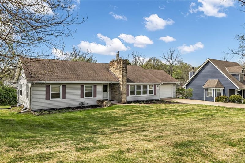7220 NW Coronado St, Kansas City, MO 64152