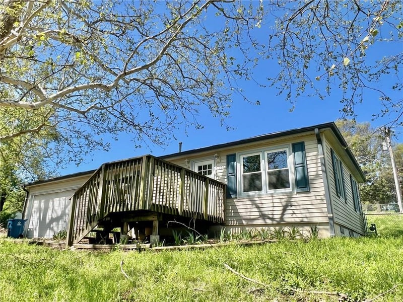 101 9th Ter, Odessa, MO 64076