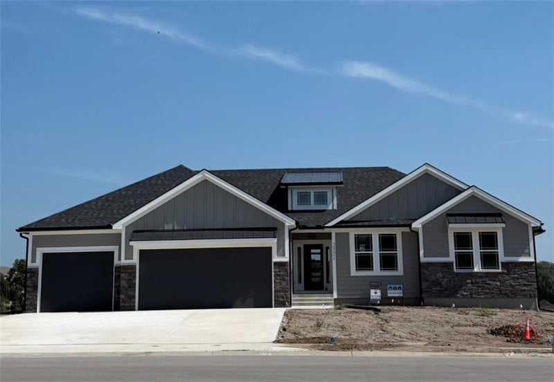 2351 Foxtail Dr, Kearney, MO 64060