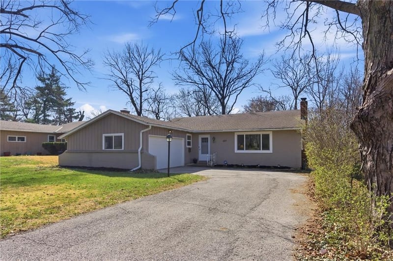 607 90th Ter, Kansas City, MO 64131