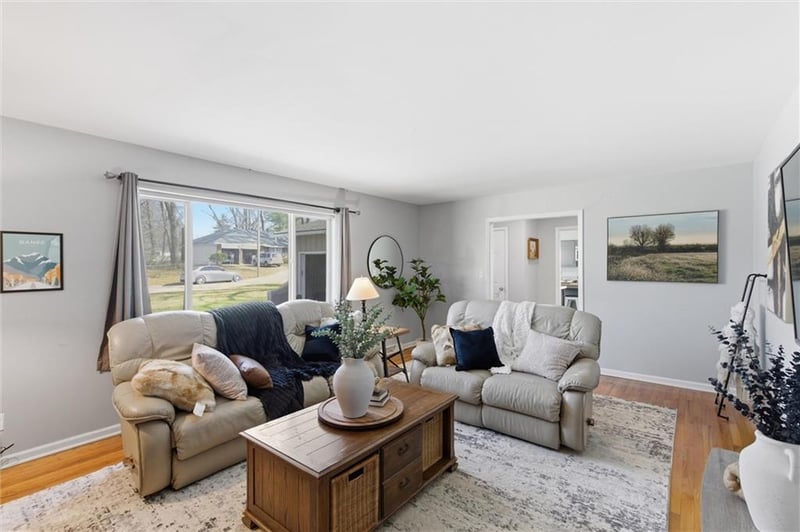 607 90th Ter, Kansas City, MO 64131