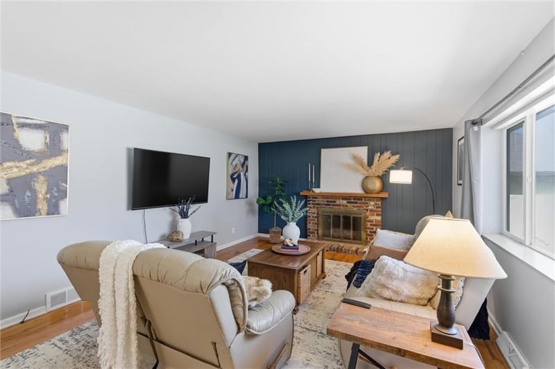 607 90th Ter, Kansas City, MO 64131