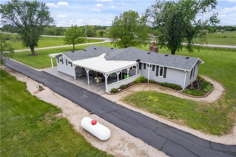 1504 17000 Rd, Parsons, KS 67357