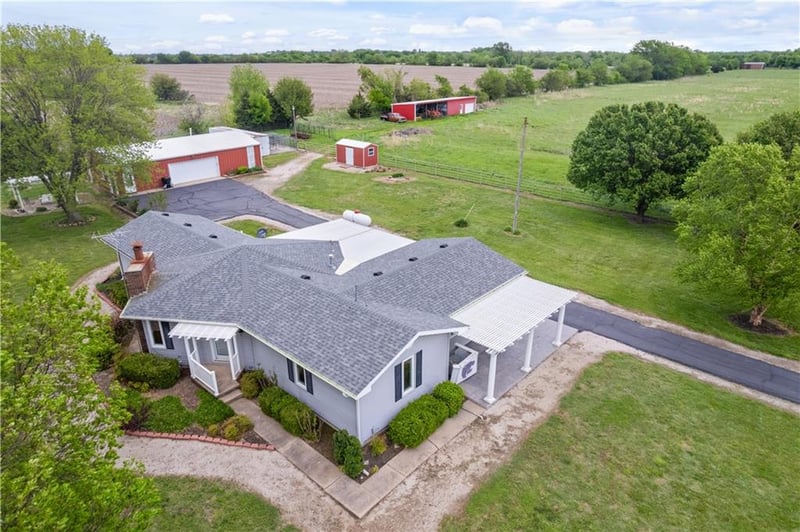 1504 17000 Rd, Parsons, KS 67357