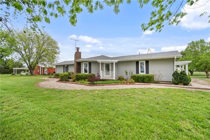 1504 17000 Rd, Parsons, KS 67357