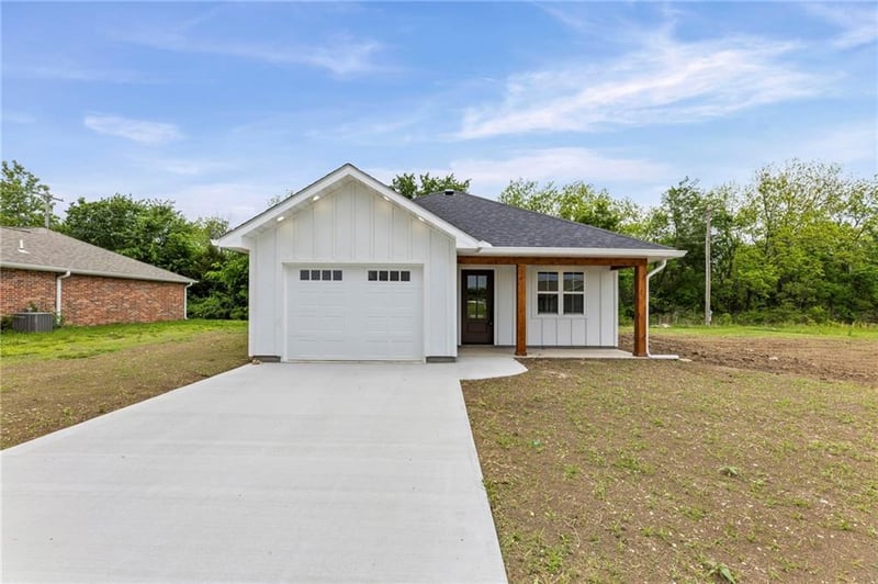 504 Mcguire Dr, Iola, KS 66749