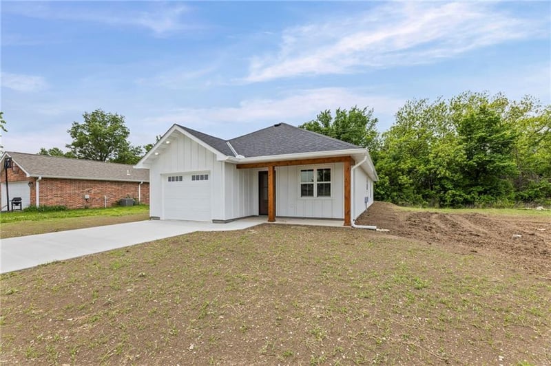 504 Mcguire Dr, Iola, KS 66749