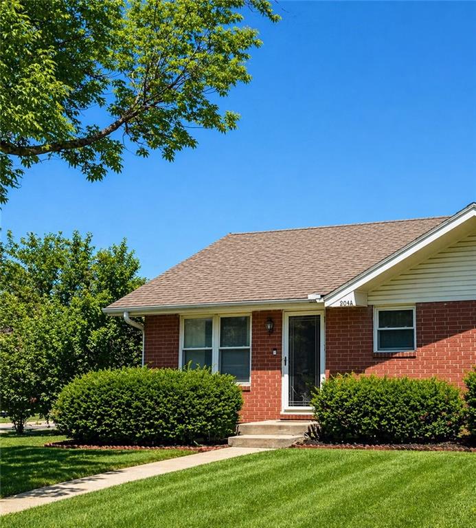 904 SE 3rd Ter, Lee's Summit, MO 64063