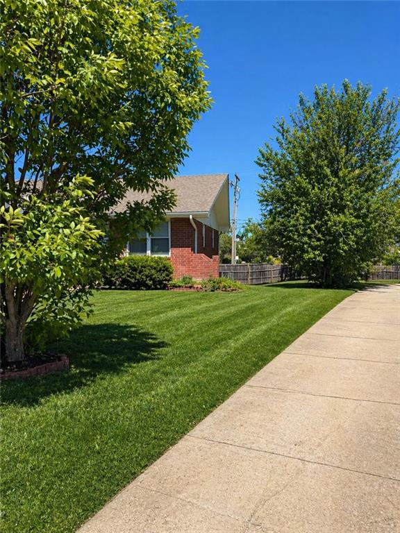 904 SE 3rd Ter, Lee's Summit, MO 64063