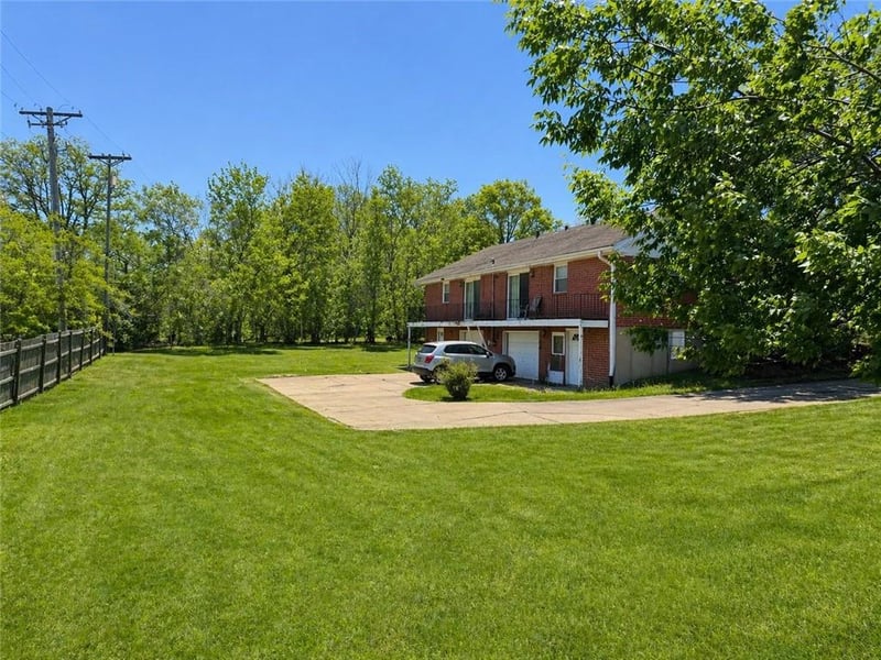 904 SE 3rd Ter, Lee's Summit, MO 64063