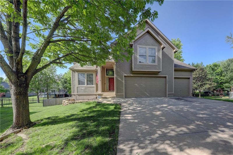 16655 155th Ter, Olathe, KS 66062