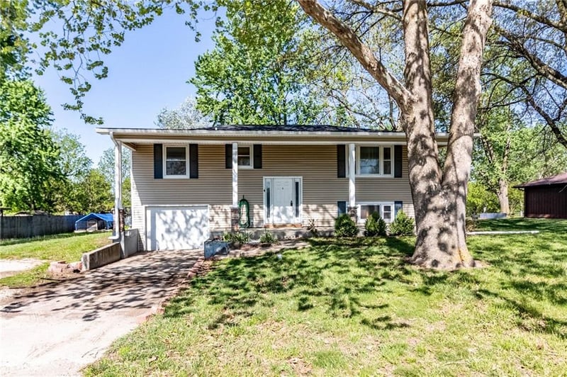 305 North St, Windsor, MO 65360