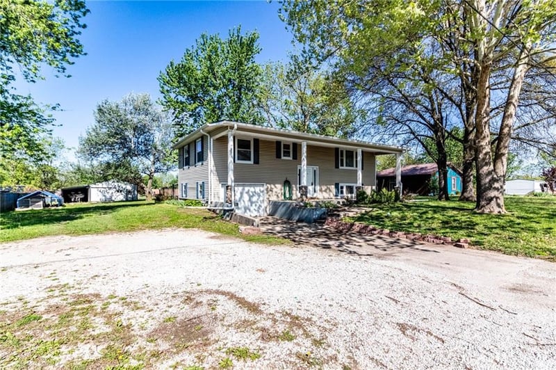 305 North St, Windsor, MO 65360