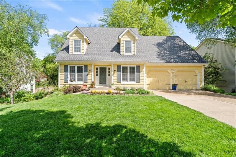 7816 115th St, Overland Park, KS 66210