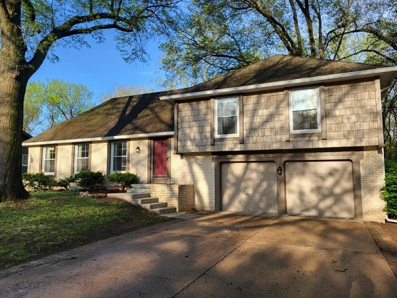 9731 Roe Ave, Overland Park, KS 66207