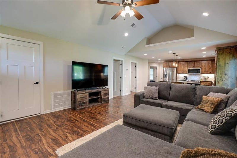 105 5th St, Odessa, MO 64076