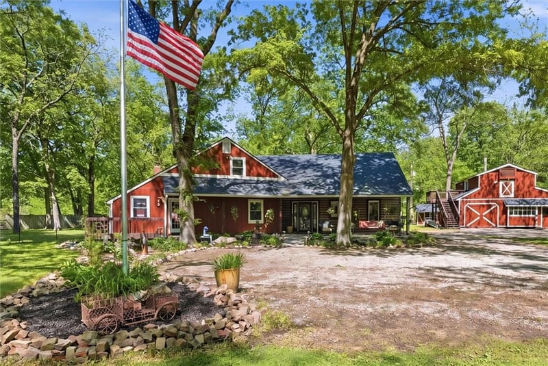 842 Kendall Rd, Peculiar, MO 64078