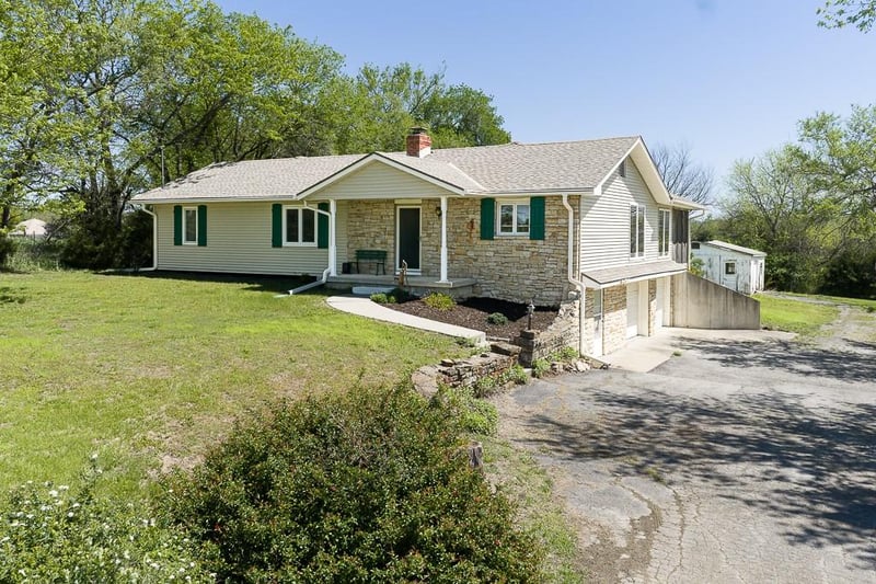 10615 Kill Creek Rd, De Soto, KS 66018