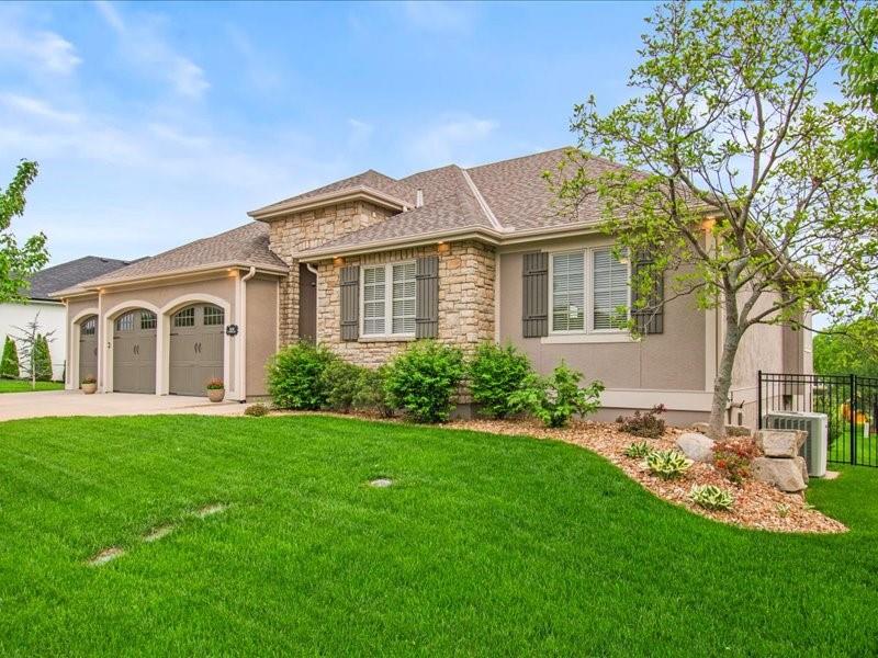 2600 NE Amanda Ln, Blue Springs, MO 64029