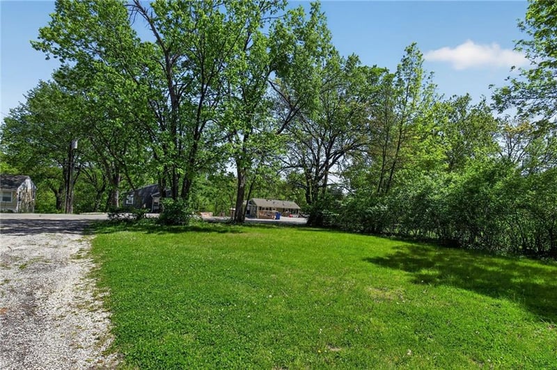 8318 Pershing Rd, Raytown, MO 64138