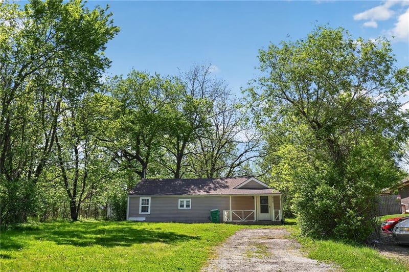 8318 Pershing Rd, Raytown, MO 64138