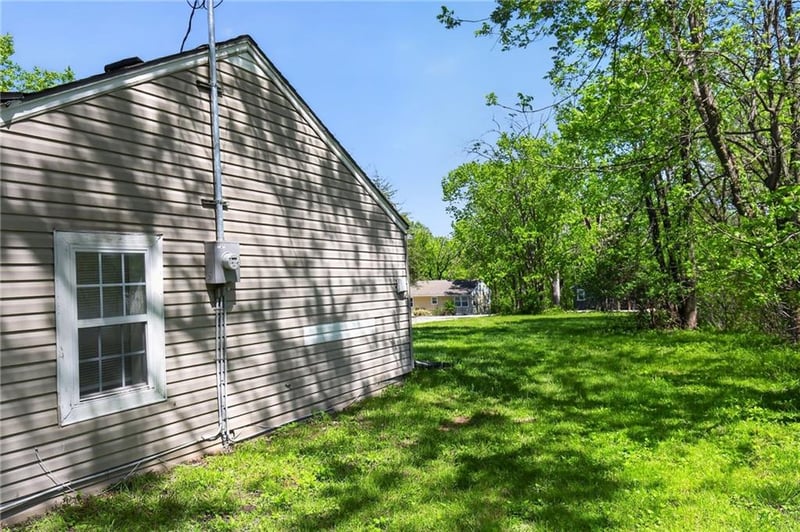 8318 Pershing Rd, Raytown, MO 64138