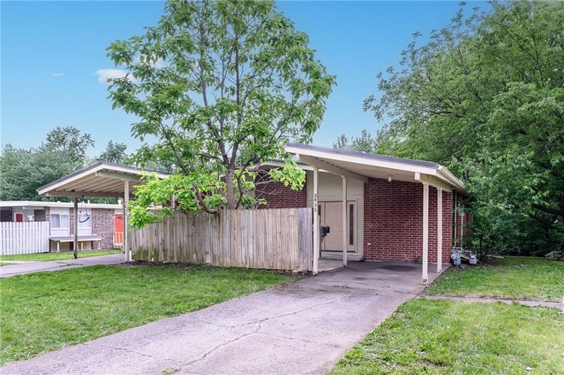 8436 Kessler St, Overland Park, KS 66212