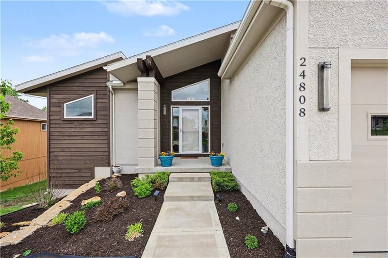 24808 88th Ter, Lenexa, KS 66227