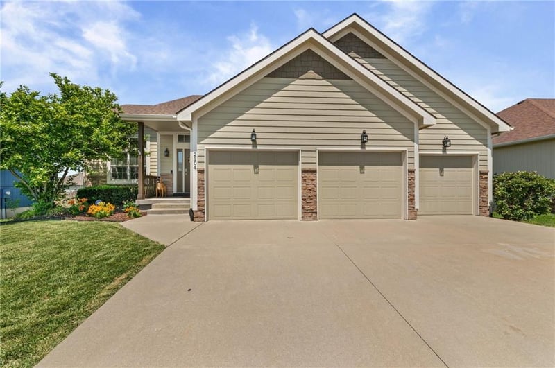 2104 Alder St, Leavenworth, KS 66048