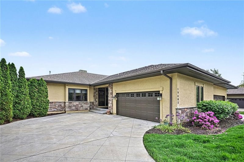 19405 102nd St, Lenexa, KS 66220