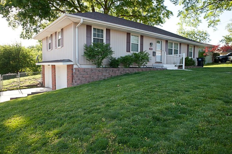 3830 Breckenridge Dr, Independence, MO 64055