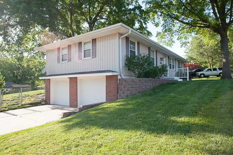 3830 Breckenridge Dr, Independence, MO 64055