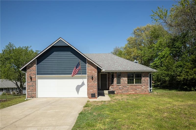 505 Mallory Ct, Warrensburg, MO 64093