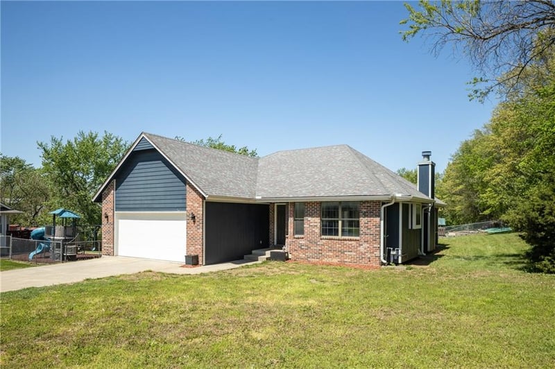 505 Mallory Ct, Warrensburg, MO 64093