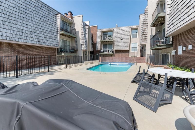 3602 Gillham Rd #4, Kansas City, MO 64111