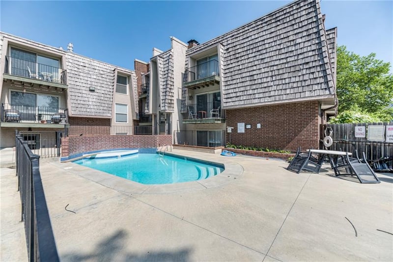3602 Gillham Rd #4, Kansas City, MO 64111