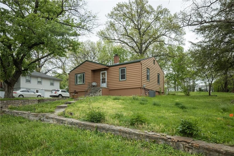 111 Waller Ave, Excelsior Springs, MO 64024