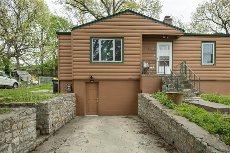 111 Waller Ave, Excelsior Springs, MO 64024