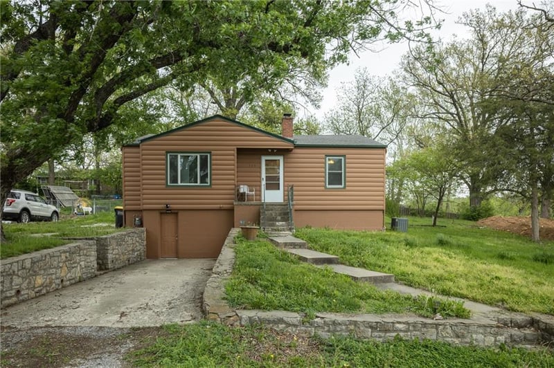 111 Waller Ave, Excelsior Springs, MO 64024