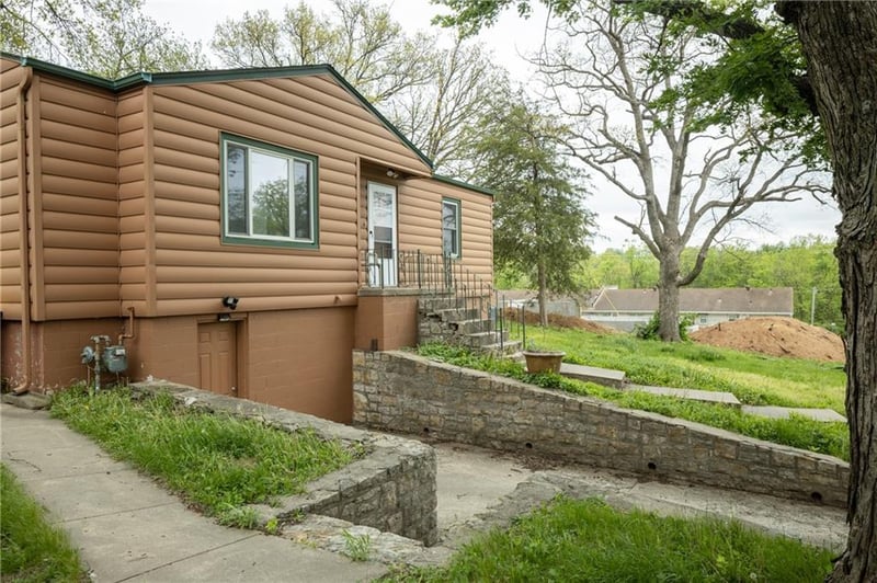 111 Waller Ave, Excelsior Springs, MO 64024