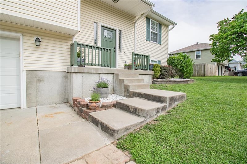 139 621 Rd, Warrensburg, MO 64093