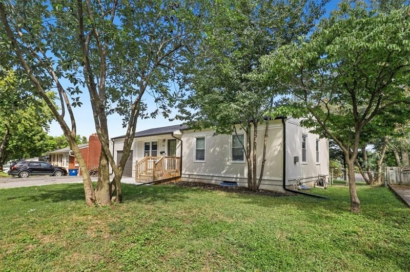 1201 Indian Ln, Independence, MO 64056