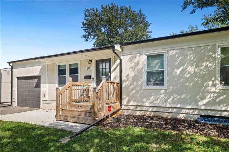 1201 Indian Ln, Independence, MO 64056