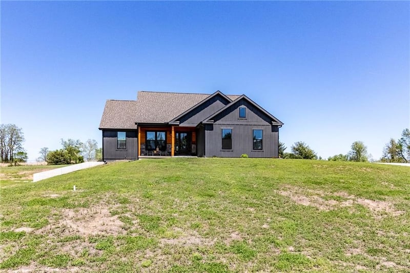 53 150th Rd, Warrensburg, MO 64093